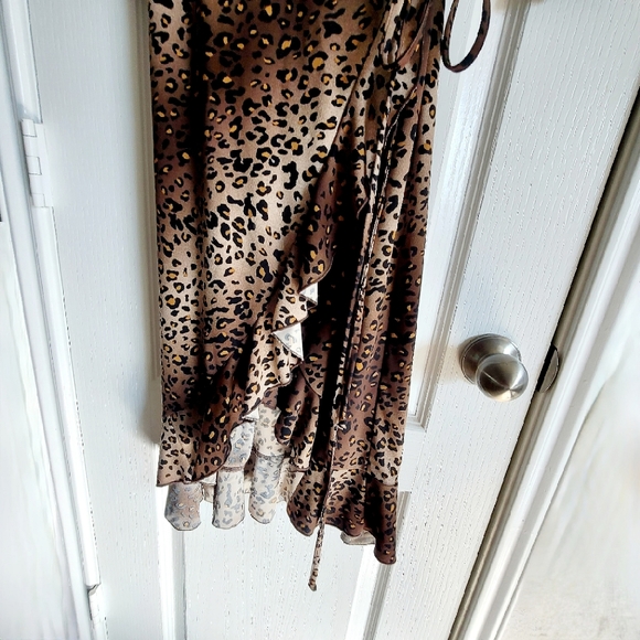 BCBG Paris Leopard Print Wrap 3/4 Bell Sleeves Dress Brown Black Tan L - Picture 5 of 15